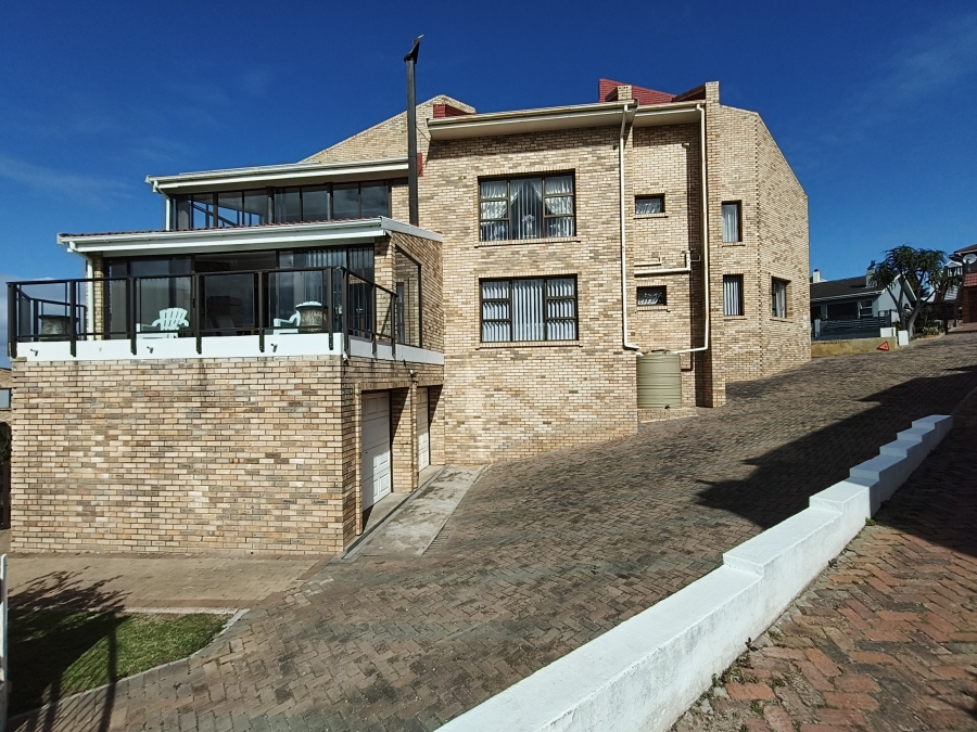 4 Bedroom Property for Sale in Wavecrest Eastern Cape